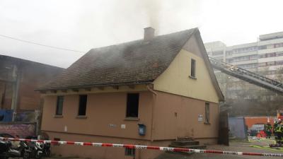 Stuttgart-Bad Cannstatt: Brand eines leer stehenden Hauses 